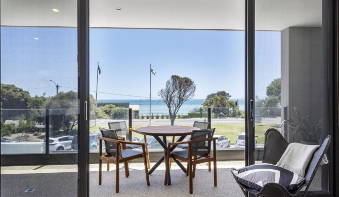 Blairgowrie Apartment 1 - on the beach