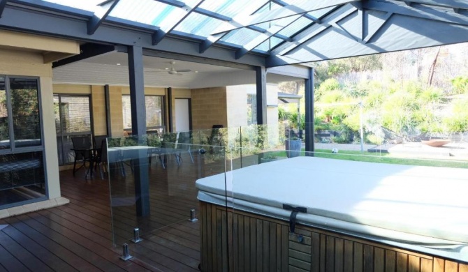 Caxton Beach House - hot tub spa