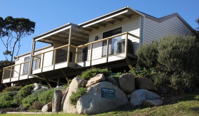 KINGFISHER COTTAGE Beachfront at the Binalong Bay