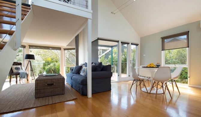 Boatshed Villa Yellow Door