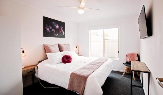 Sunny Shackell - Echuca Moama Holiday Accommodation