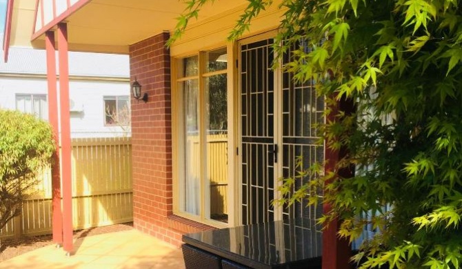 Heart of Geelong Entire Townhouse Sleeps 6