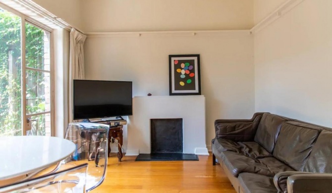 Authentic 1 Bedroom Apartment In Charming Fitzroy