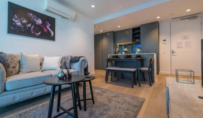 CBD Cozy 2 Bedroom 2 bath Apartment@Victoria One