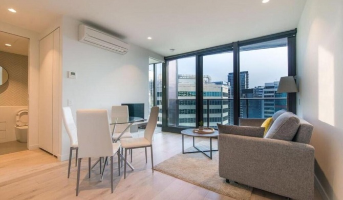 EQ Tower Luxury 1 Bedroom Central Melbourne