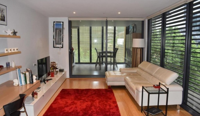 Spacious Apartment in the Heart of Melbourne's CBD