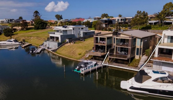 Gippsland Lakehouse A - Canal frontage