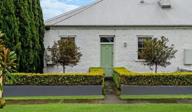 Cottage on James circa:1855 - Modern historic