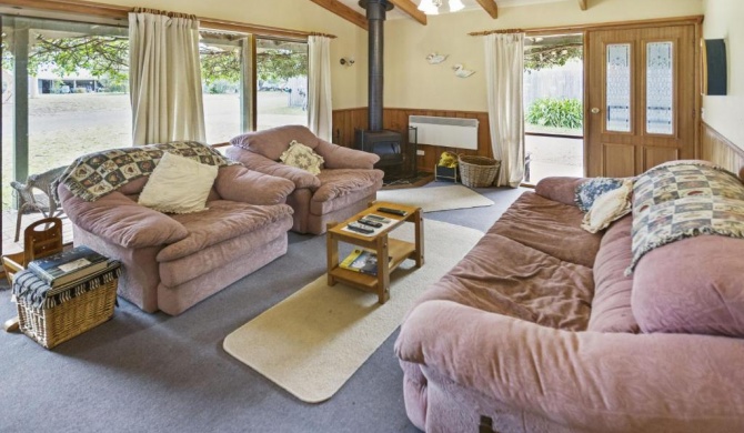 Cedar Cottage - Close to water and pet friendly