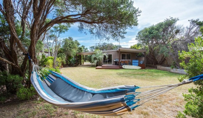 Tasman Surf House - so close to the beach