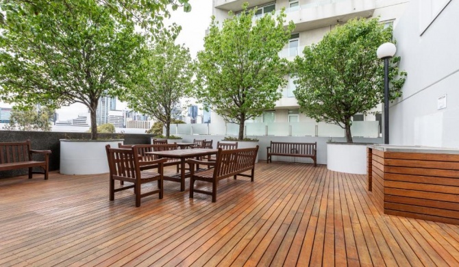 ☆of Southbank☆Light filled apartment☆HUGE private terrace with city views☆Parking☆Pool☆Gym☆WiFi