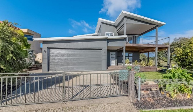 7 Graydens Road, Ventnor with Spectacular views