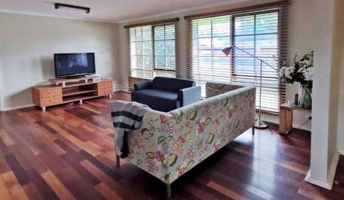 Spacious and cozy home next to Glen Waverley