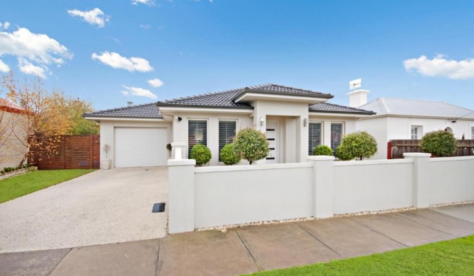 Central Warrnambool Townhouse