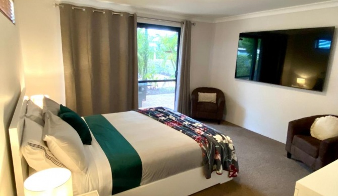 Baudins of Busselton Bed and Breakfast - Adults only