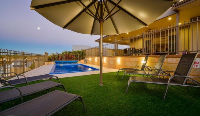 7 Kestrel Place - PRIVATE JETTY & POOL