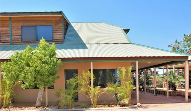 Ningaloo Breeze Villa 5 - 3 Bedroom Fully Self-Contained Holiday Accommodation