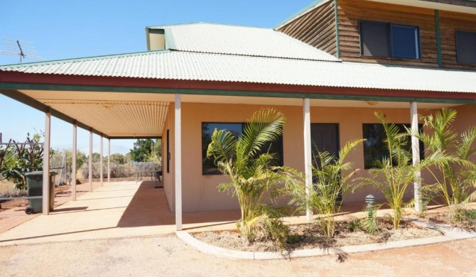 Ningaloo Breeze Villa 6 - 3 Bedroom Fully Self-Contained Holiday Accommodation