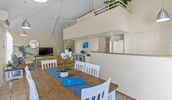 Osprey Holiday Village Unit 110 - Chic 3 Bedroom Holiday Villa with a Pool in the Complex