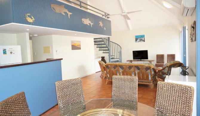 Osprey Holiday Village Unit 119 - Beautiful 3 Bedroom Holiday Villa with a Pool in the Complex