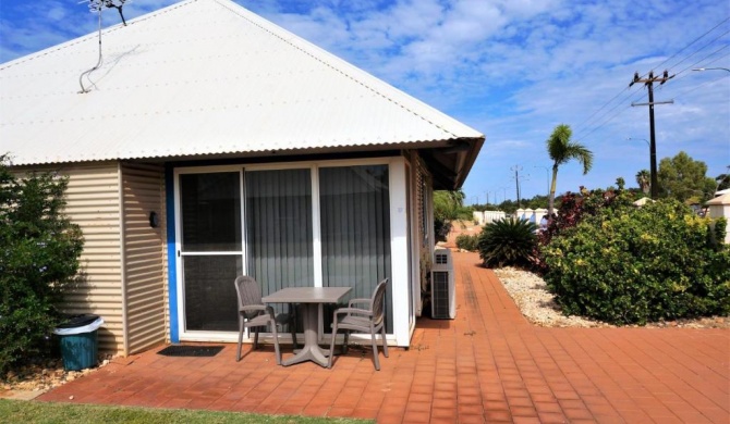 Osprey Holiday Village Unit 222-1 Bedroom - Great 1 Bedroom Studio Apartment with a Pool in the Complex