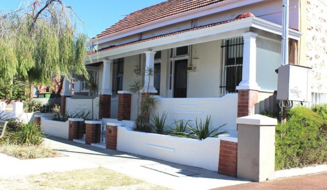 Captain's Heritage Cottage - central Fremantle 2 bedroom historic cottage