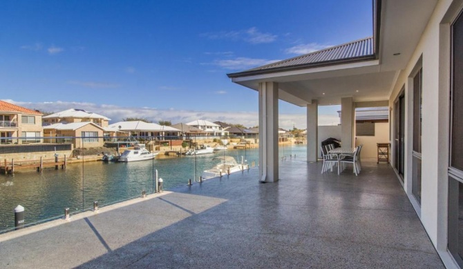 Luxury Waterfront Canal Estate With Private Jetty in Mandurah