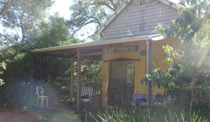 Black Cockatoo Lodge