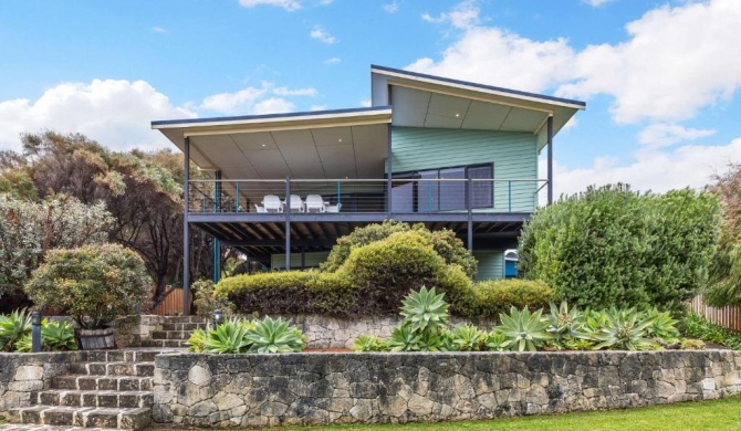 Beachside at Margaret River - Spacious Family Beach House in Exclusive Prevelly Location