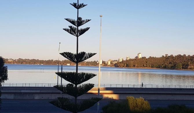 Riverside 2 bedroom with South Perth Peninsula Views