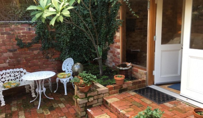 Gorgeous studio 2 minutes from the heart of Subiaco