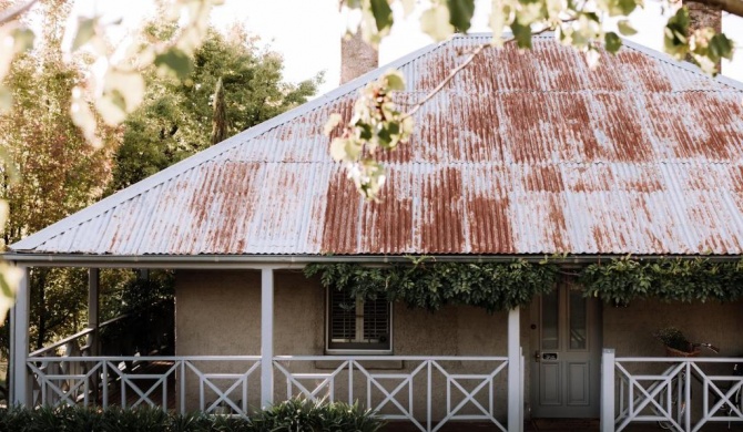 French Cottage Beechworth with stunning Alfresco Garden